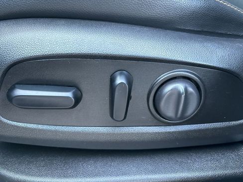 Used 2021 Chevrolet Equinox LT image 21