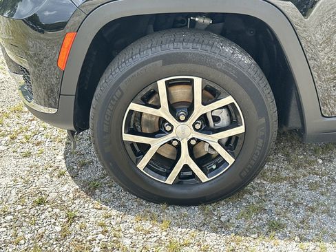 Used 2024 Jeep Grand Cherokee L Limited AWD/4WD image 11