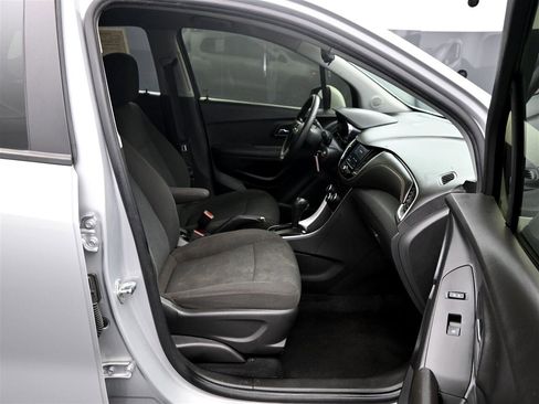 Used 2020 Chevrolet Trax LS w/ Tint and Cruise Package image 9