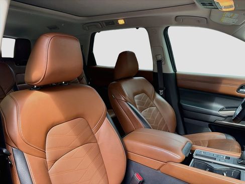 Used 2022 Nissan Pathfinder Platinum w/ Cargo Package FWD image 30