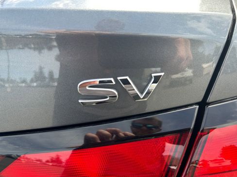 Used 2023 Nissan Versa SV w/ Trunk Package FWD image 33