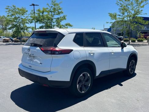 Used 2024 Nissan Rogue SV FWD image 7
