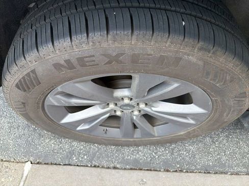 Used 2022 Ford Explorer XLT w/ Equipment Group 202A image 17