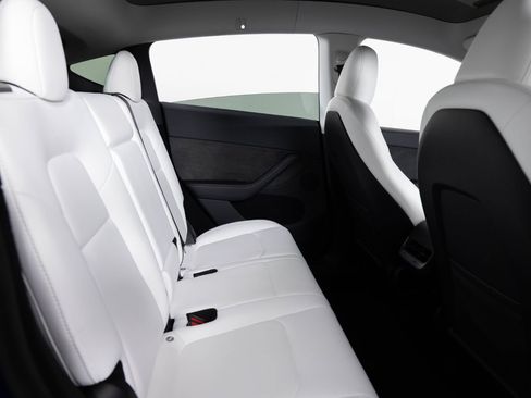 Used 2024 Tesla Model Y Long Range image 24