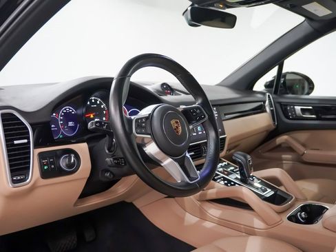 Certified 2023 Porsche Cayenne image 4