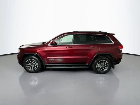 Used 2019 Jeep Grand Cherokee Laredo w/ 18" Wheel & 8.4" Radio Group AWD/4WD image 4