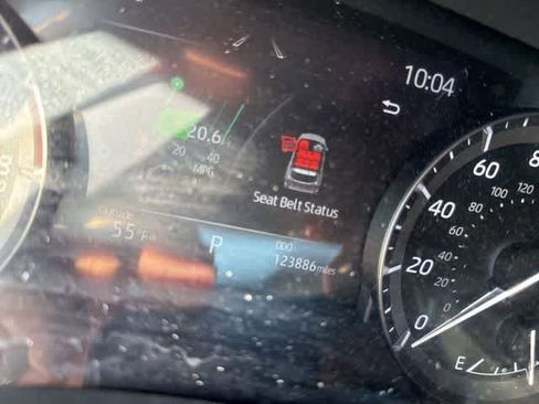 Used 2021 Toyota Highlander XLE image 11