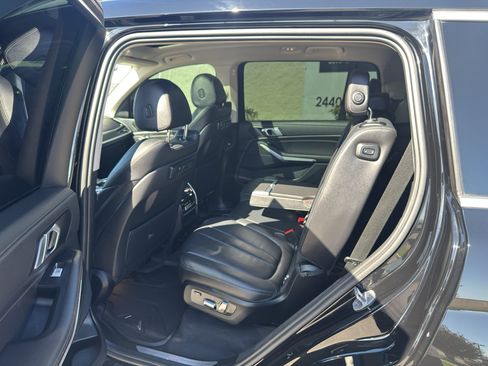 Used 2022 BMW X7 xDrive40i w/ Cold Weather Package AWD/4WD image 18