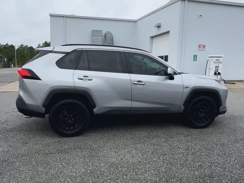 Used 2020 Toyota RAV4 XLE image 9