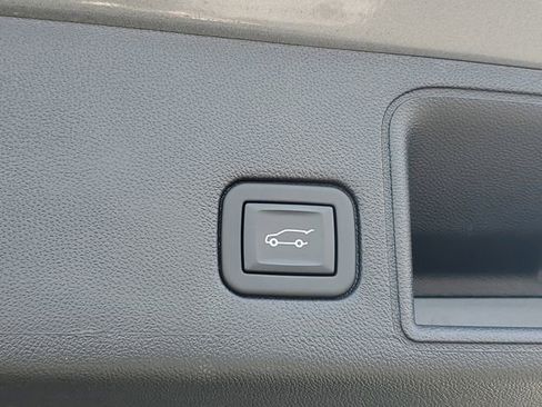 Certified 2023 GMC Terrain SLE w/ Driver Convenience Package AWD/4WD image 9