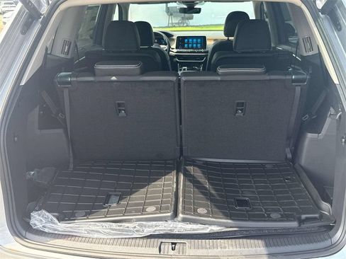 Used 2025 Volkswagen Atlas SE FWD image 29