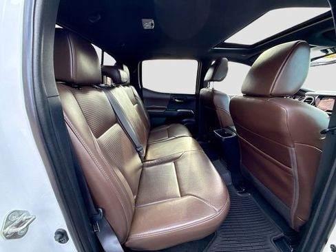 Used 2019 Toyota Tacoma Limited image 29