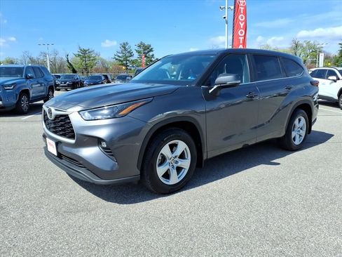 Certified 2024 Toyota Highlander LE AWD/4WD image 9