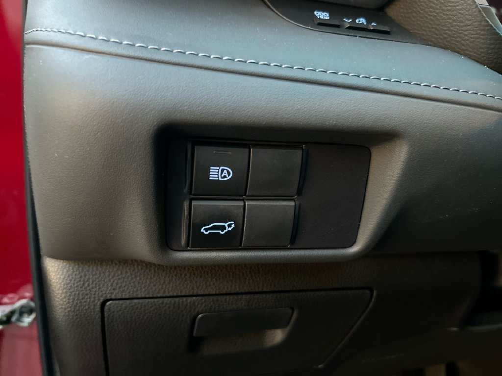Used 2022 Toyota Highlander XSE FWD image 14