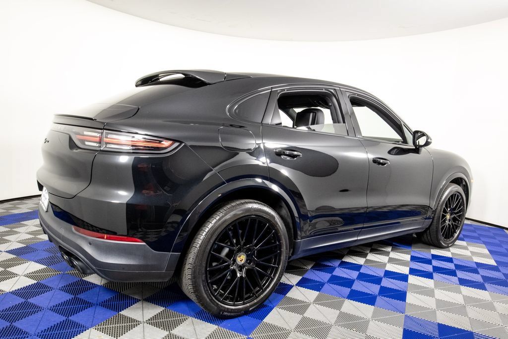 Used 2023 Porsche Cayenne Platinum Edition AWD/4WD image 5