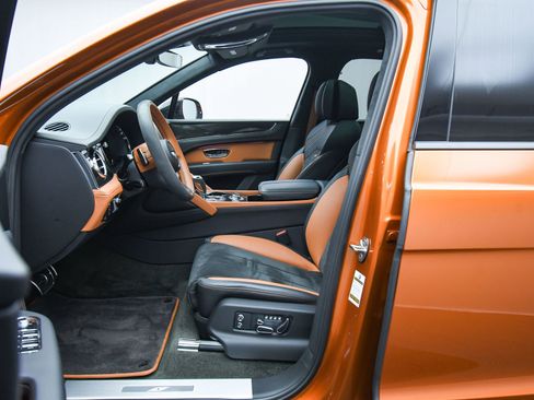 Certified 2022 Bentley Bentayga image 20