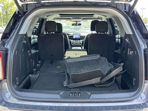 Used 2022 Ford Explorer XLT w/ Equipment Group 202A image 8