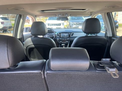 Used 2018 Kia Niro EX w/ EX Premium Package image 13