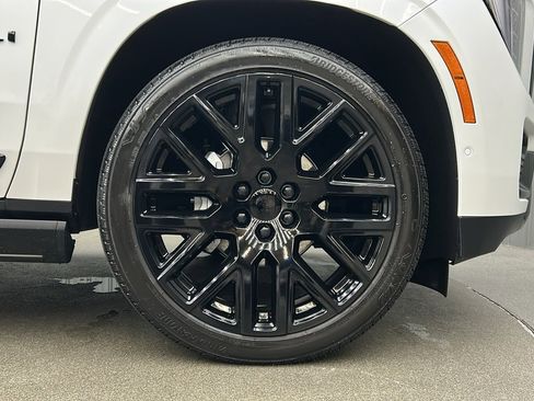 Used 2025 GMC Yukon XL Denali Ultimate image 10