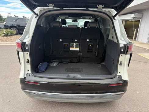 Used 2021 Toyota Sienna Limited FWD image 28