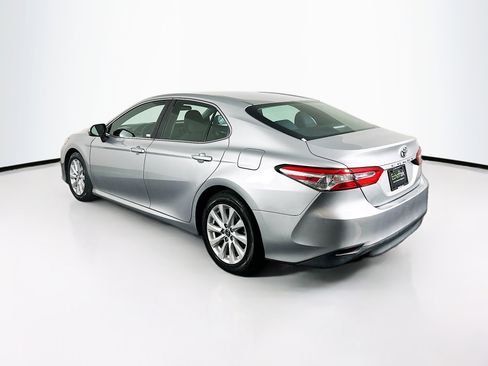 Used 2018 Toyota Camry LE image 5