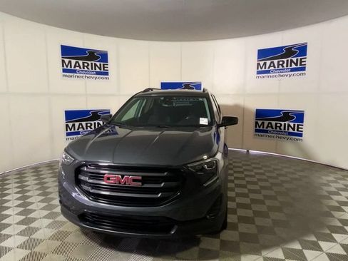 Used 2020 GMC Terrain SLE w/ Driver Convenience Package FWD image 5