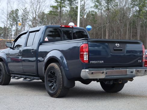 Used 2020 Nissan Frontier SV image 3