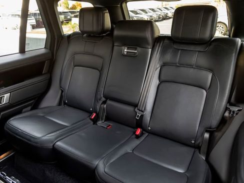 Used 2020 Land Rover Range Rover HSE image 24