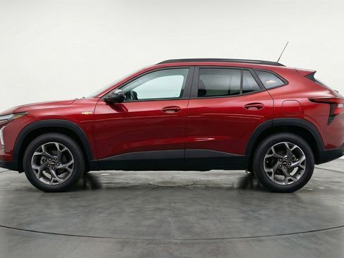 Used 2025 Chevrolet Trax LT w/ LT Convenience Package FWD image 5