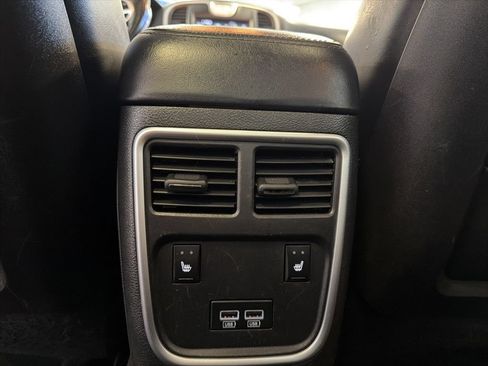 Used 2018 Chrysler 300 Limited AWD/4WD image 26