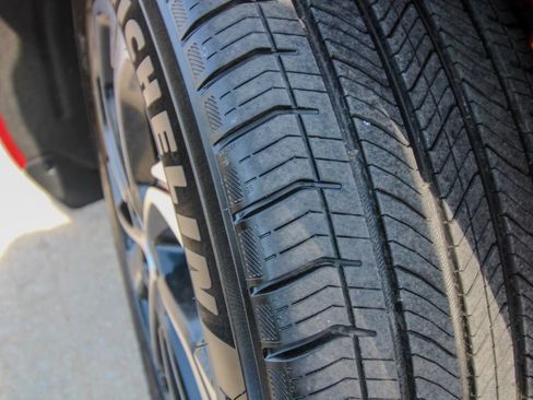 Used 2025 Lincoln Nautilus Reserve AWD/4WD image 6