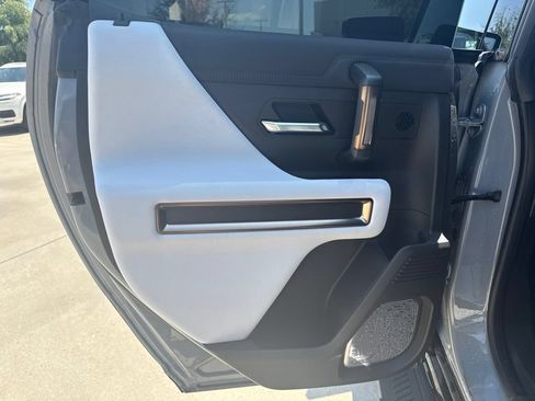 Used 2025 GMC Hummer EV 3X AWD/4WD image 18
