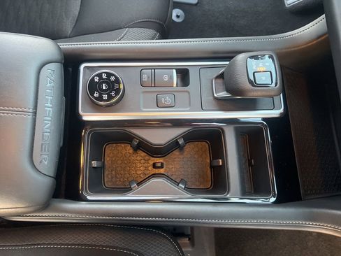 Certified 2025 Nissan Pathfinder SV image 26