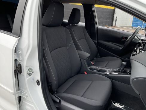 Used 2025 Toyota Corolla LE w/ LE Premium Package FWD image 19