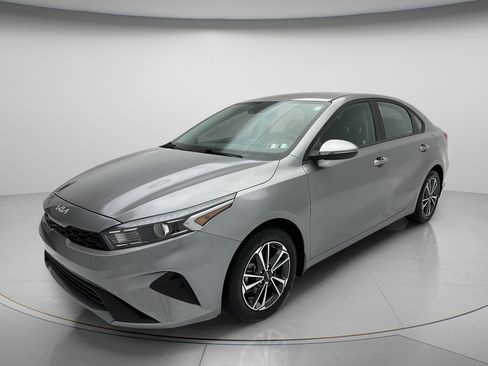 Used 2024 Kia Forte LXS w/ LXS Technology Package FWD image 3