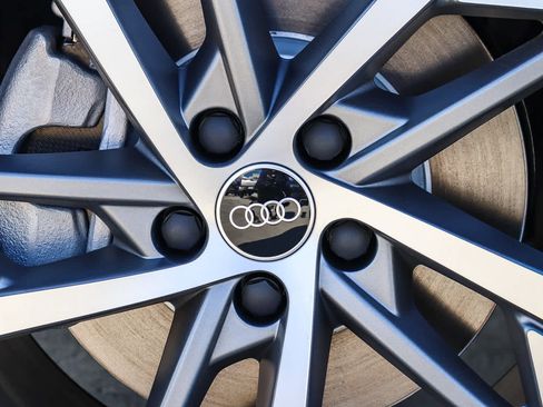 New 2025 Audi Q3 2.0T Premium image 15