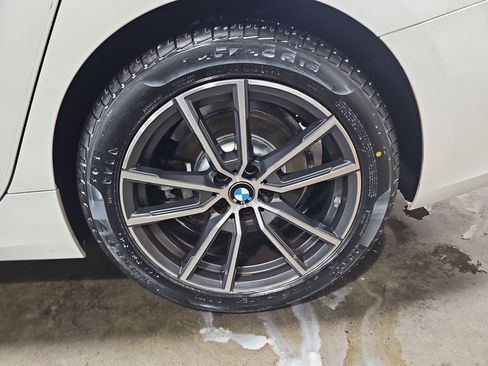 Used 2021 BMW 330i Sedan w/ Premium Package image 34