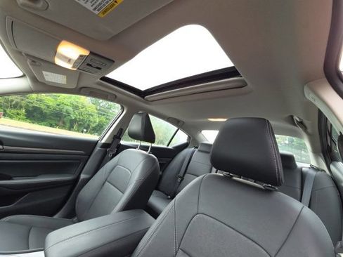 Used 2025 Nissan Altima 2.5 SL FWD image 21