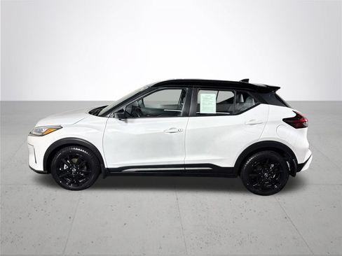 Used 2023 Nissan Kicks SR w/ SR Premium Package FWD image 9