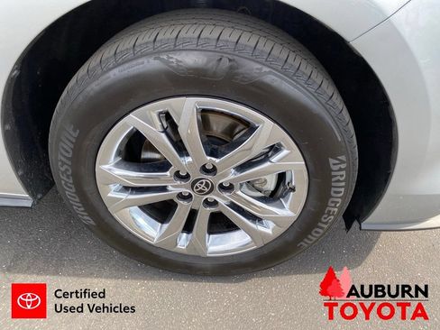 Used 2024 Toyota Sienna Platinum AWD/4WD image 11