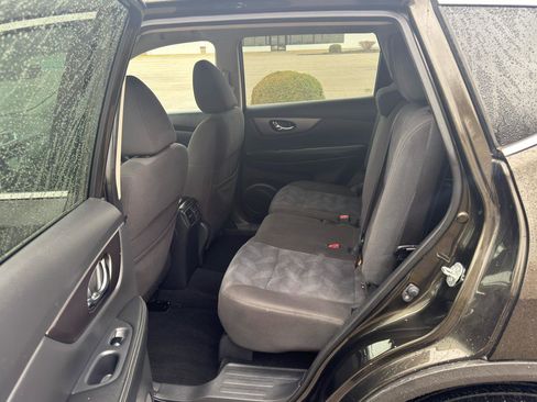 Used 2016 Nissan Rogue SV image 39