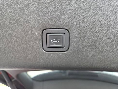Used 2019 Chevrolet Traverse RS AWD/4WD image 18
