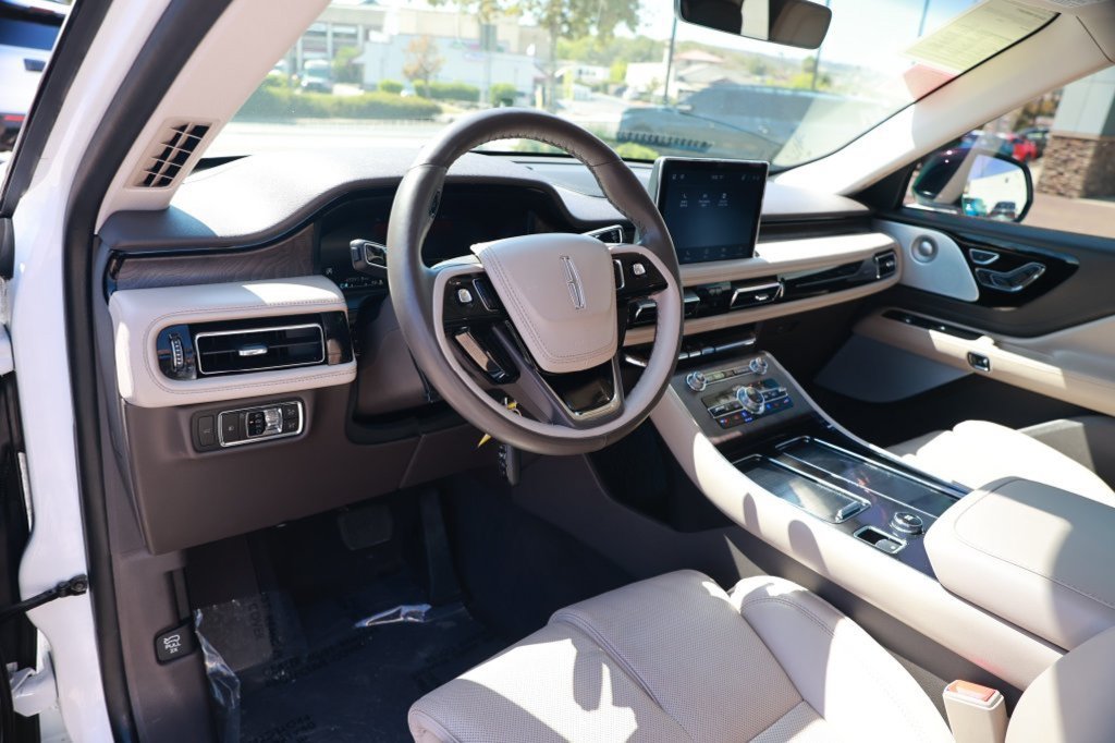 Used 2024 Lincoln Aviator Reserve w/ Equipment Group 201A AWD/4WD image 17