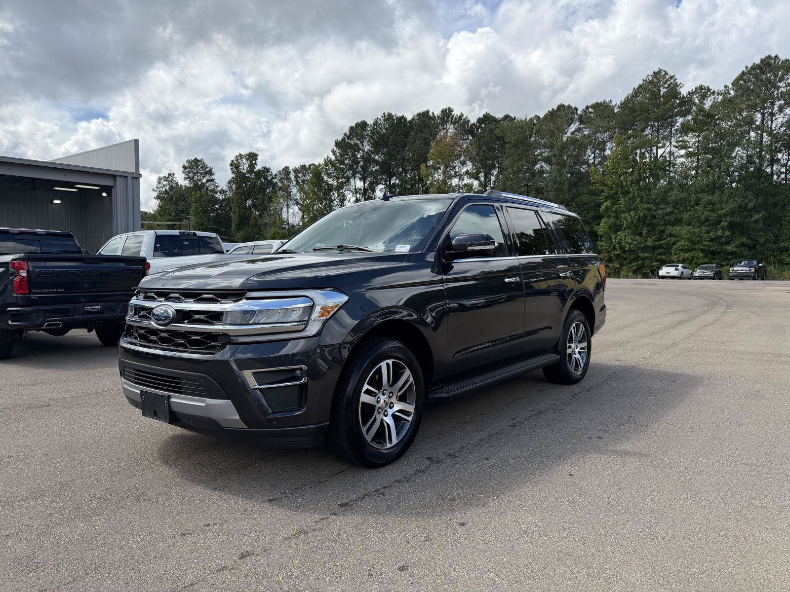 Used 2024 Ford Expedition Limited RWD image 1