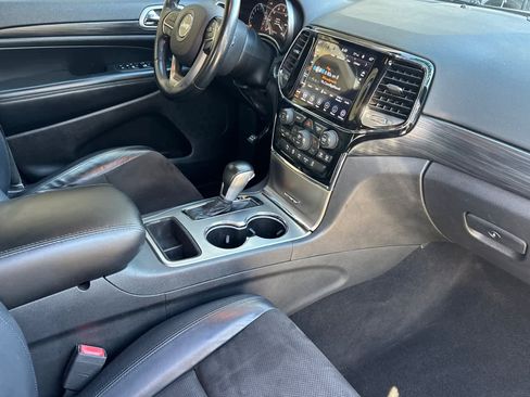 Used 2020 Jeep Grand Cherokee Altitude AWD/4WD image 17