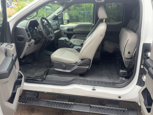 Used 2021 Ford F250 XL w/ Power Equipment Group RWD image 11