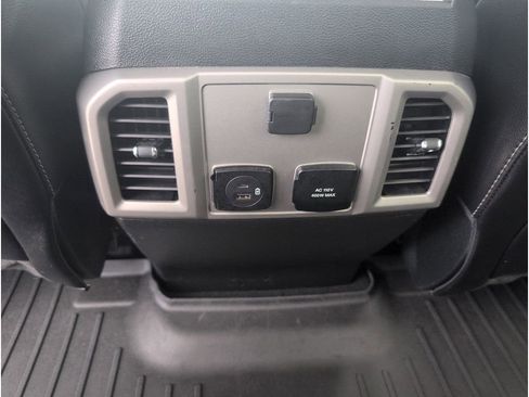 Used 2021 Ford F250 Lariat w/ Chrome Package image 37