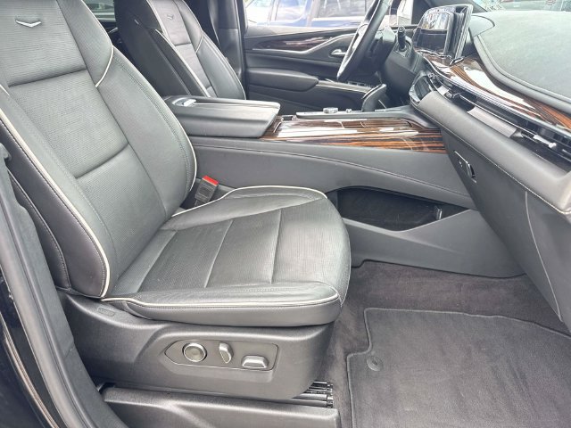 Used 2023 Cadillac Escalade Premium Luxury w/ Performance Package AWD/4WD image 11