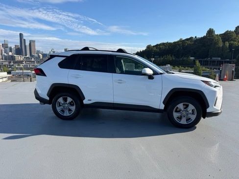 Used 2025 Toyota RAV4 XLE AWD/4WD image 3
