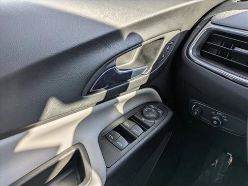 Used 2023 Chevrolet Equinox LS w/ LS Convenience Package image 18